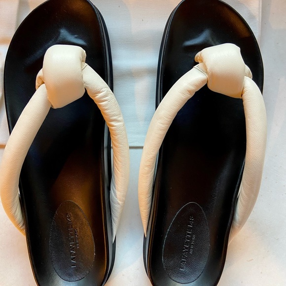 $428 NWT Lafayette 148 Bristol Napa Knot Thong Sandal size